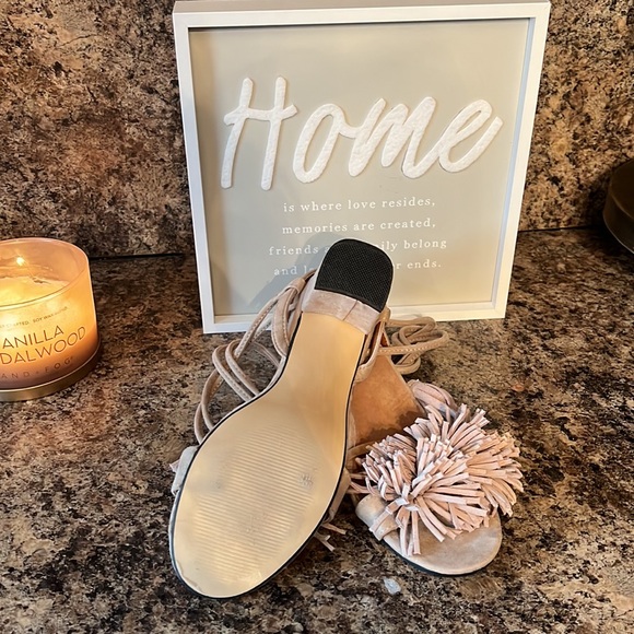 Beige fringe tie-up sandals with tassels - Picture 3 of 5